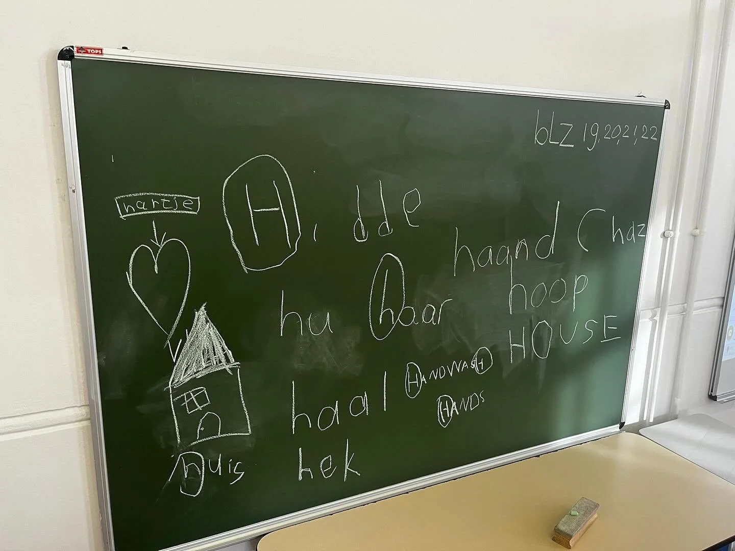 Groep 3 is aan het oefenen met de letter H. Welke woorden kennen we al met deze letter!

#lerenlezen #letters #taalonderwijs #nederlandselessen