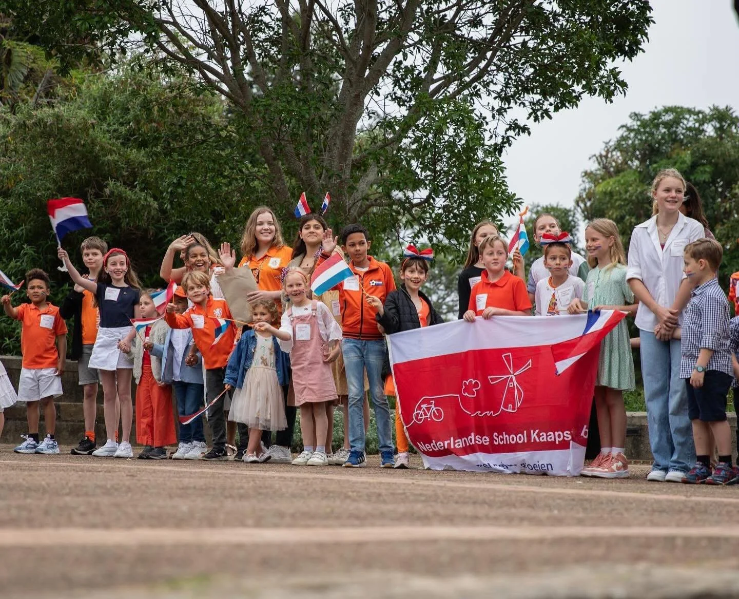 De schoolvakantie is weer voorbij. Deze week gaan de Nederlandse lessen weer van start:
- Woensdagmiddag in Noordhoek, van 15:00-17:30.
- Vrijdagmiddag in Sea Point, van 15:30-18:00.

Wil jij ook Nederlandse lessen volgen? Contacteer dan onze adminis