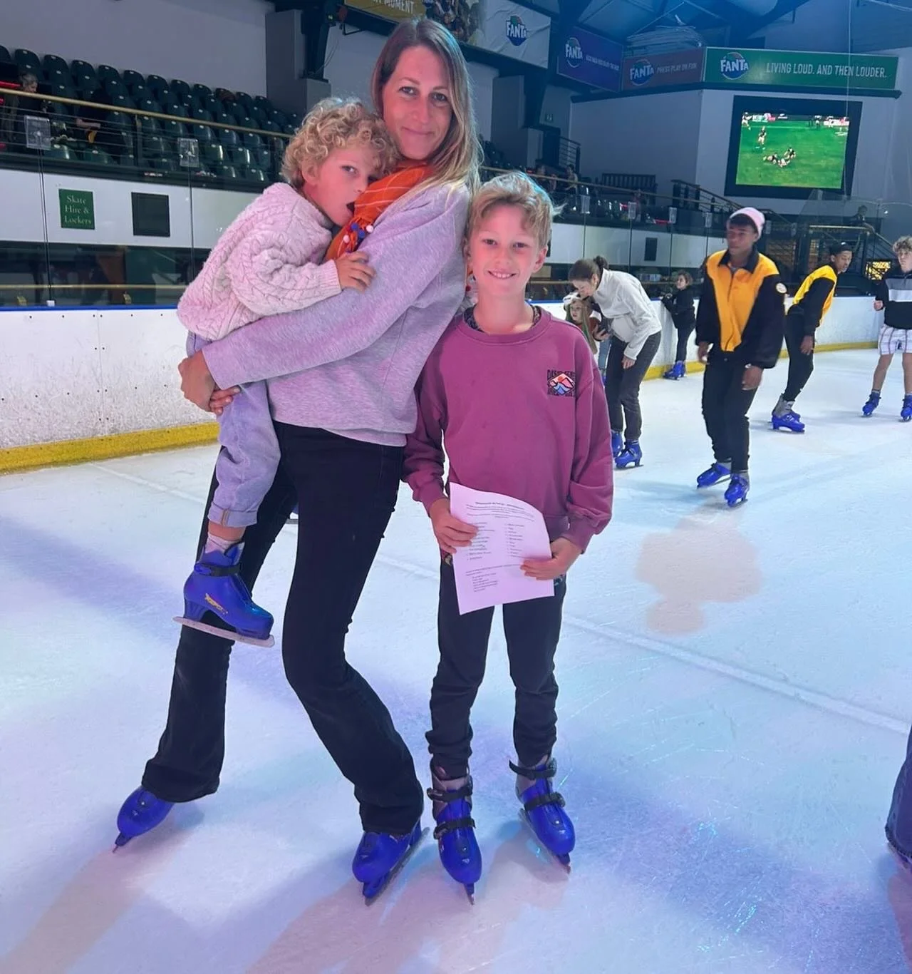 Helaas moeten we met het nieuwe jaar afscheid nemen van juf Laurie. Juf Laurie gaat helaas terug naar Nederland verhuizen.
Bedankt voor je inzet juf Laurie, we gaan je missen!

#leerkracht #leerkrachtnederlands #nederlandsonderwijs #afscheid