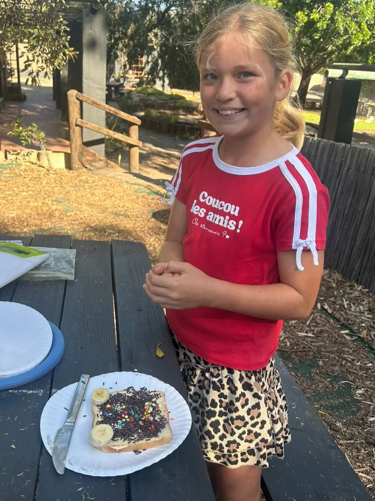 Terwijl de leerlingen van groep 6 een Broodje Aap verhaal schreven, gingen de leerlingen in Noordhoek letterlijk aan de slag met het maken van een Broodje Aap 😋.

#nederlandselessen #taalonderwijs #broodjeaap #creatieveles #nederlandsonderwijsinhetb