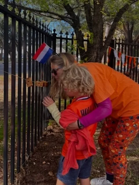 Over iets minder dan een week is het zover: Koningsdag 2026. Op maandag 27 april, van 11:00-14:00.
👑👑🇳🇱👑👑🇳🇱👑👑🇳🇱

Locatie: 4 Central square SASNEV.

Wil je een plekje op de vrijmarkt, stuur dan een e-mail naar: info@sasnev.co.za.

We kijke