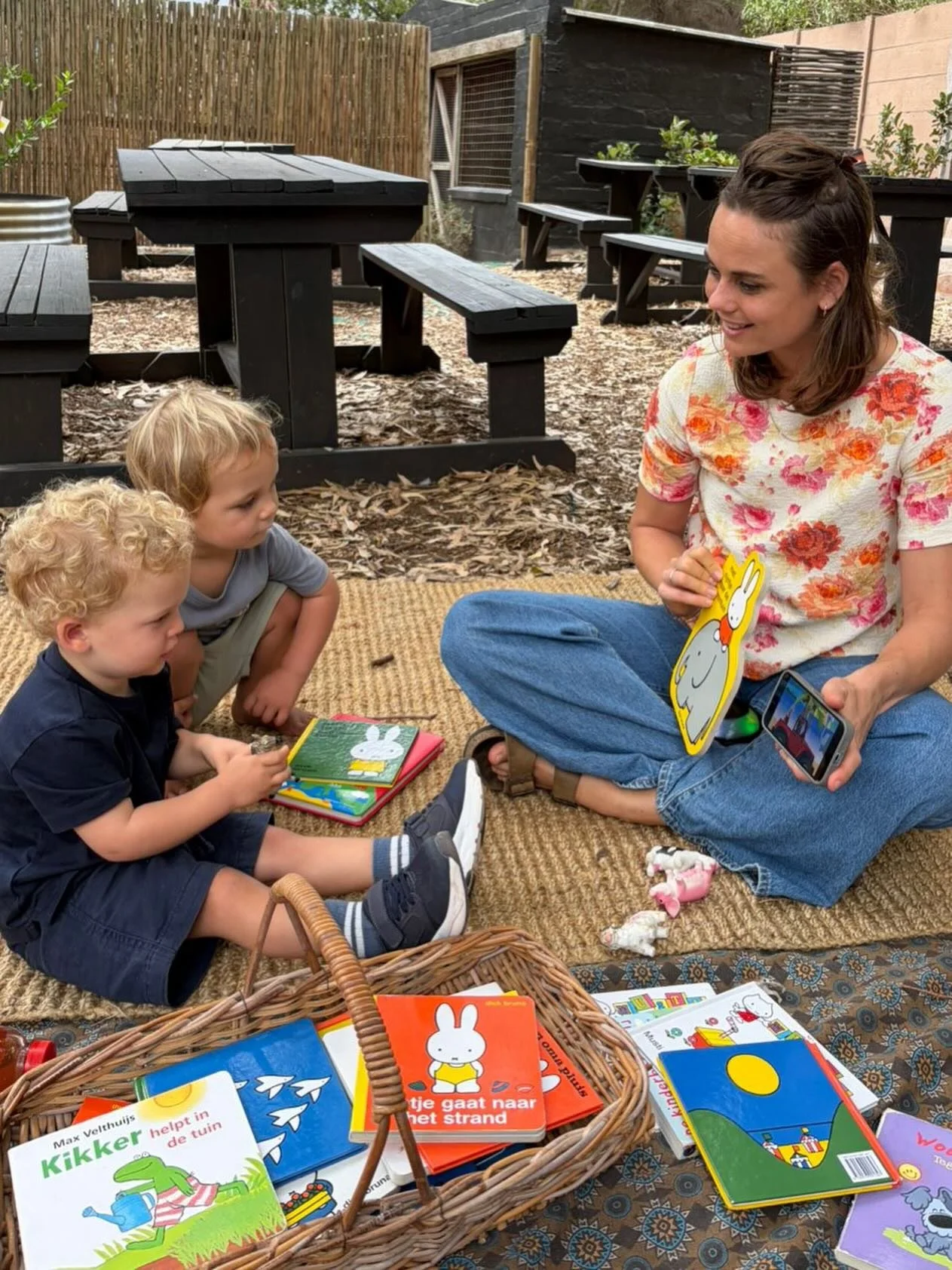 Woensdag is het weer zover, les voor onze Nijntjes groep. Een informeel taalklasje voor baby&rsquo;s en peuters van 0&ndash;4 jaar, samen met een ouder of andere zorgverlener.

Elke laatste en eerste woensdag van de maand komen we bij de Noordhoek lo