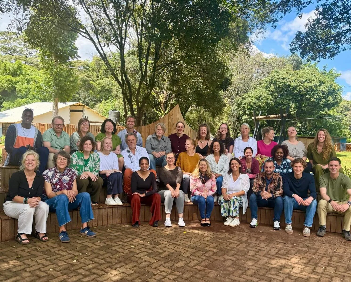 Begin van de maand vloog onze directrice Florentien naar Kenya. Hier vond een congress plaats in Nairobi, waar alle NOB/scholen uit Afrika bij elkaar kwamen voor cursussen en overleg. Een gezellige en leerzame tijd!

#congess #nederlandsonderwijsinhe