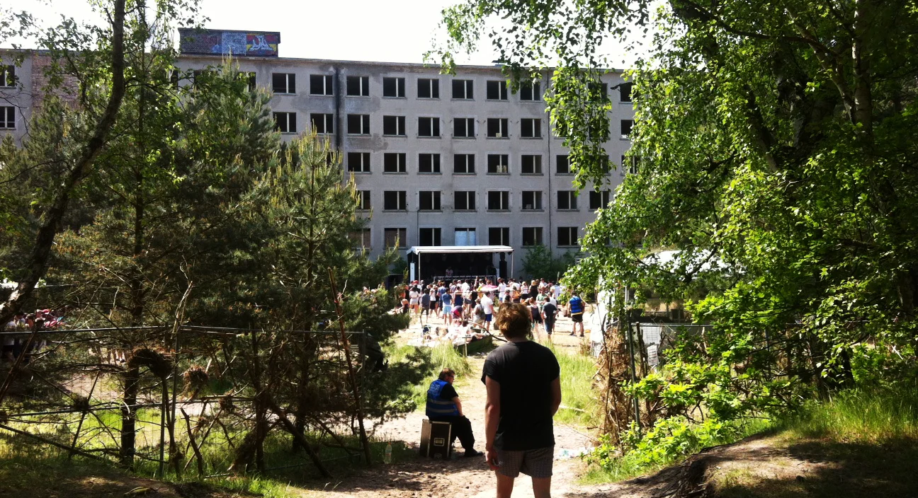 Die Ruine bei Tag