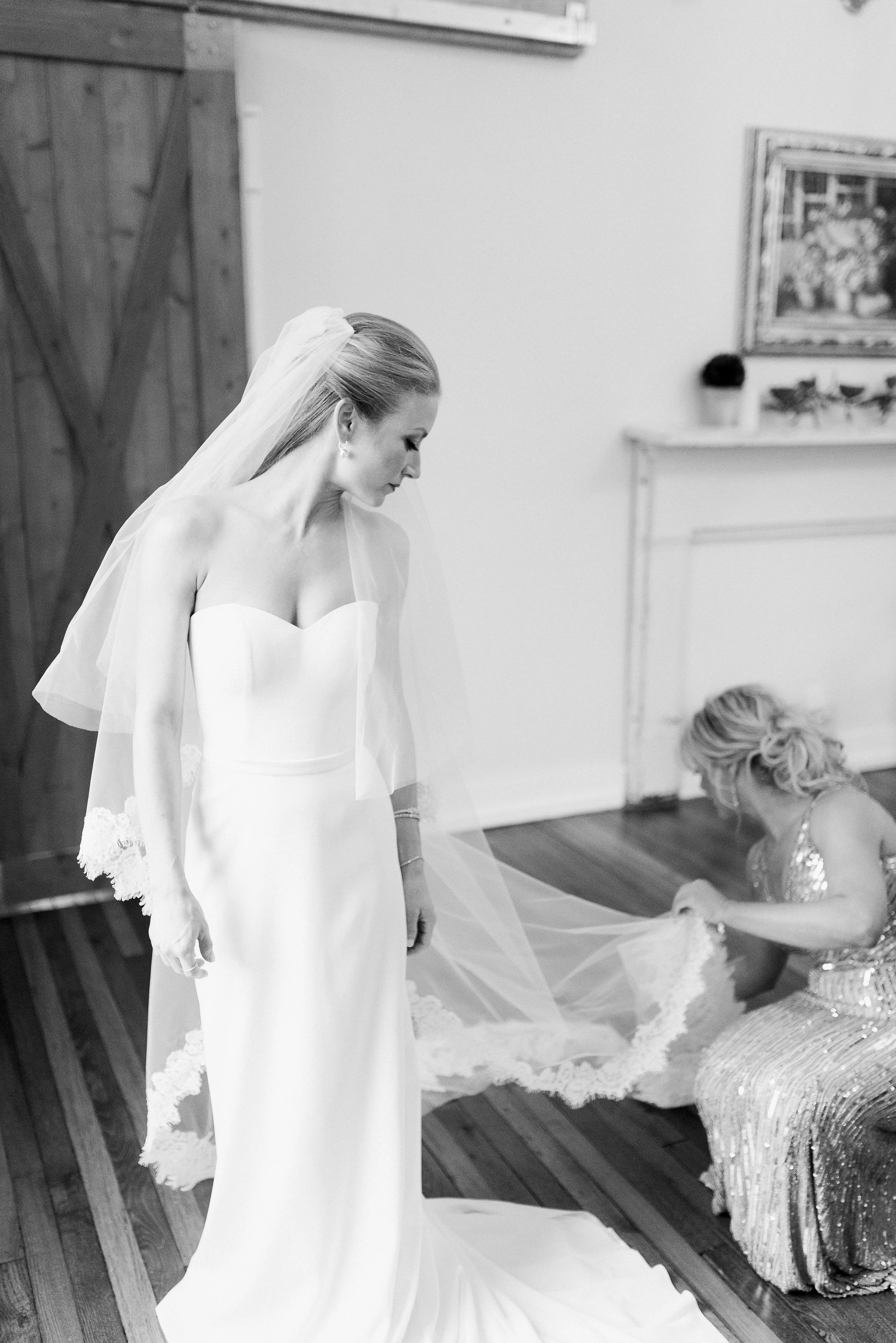 J&J_Gettingready_firstlook-22.jpg