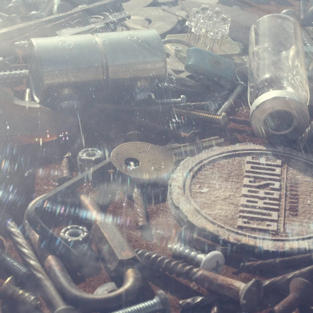 I spy with my little eye... What do you spy? Careful, some items clink, some items clank. Other items may not even be what you think. Happy Friday!
.
.
.
#findings #trash #treasures #upcycled #metal #gears #screws #rust #collection #collectedhome #pi