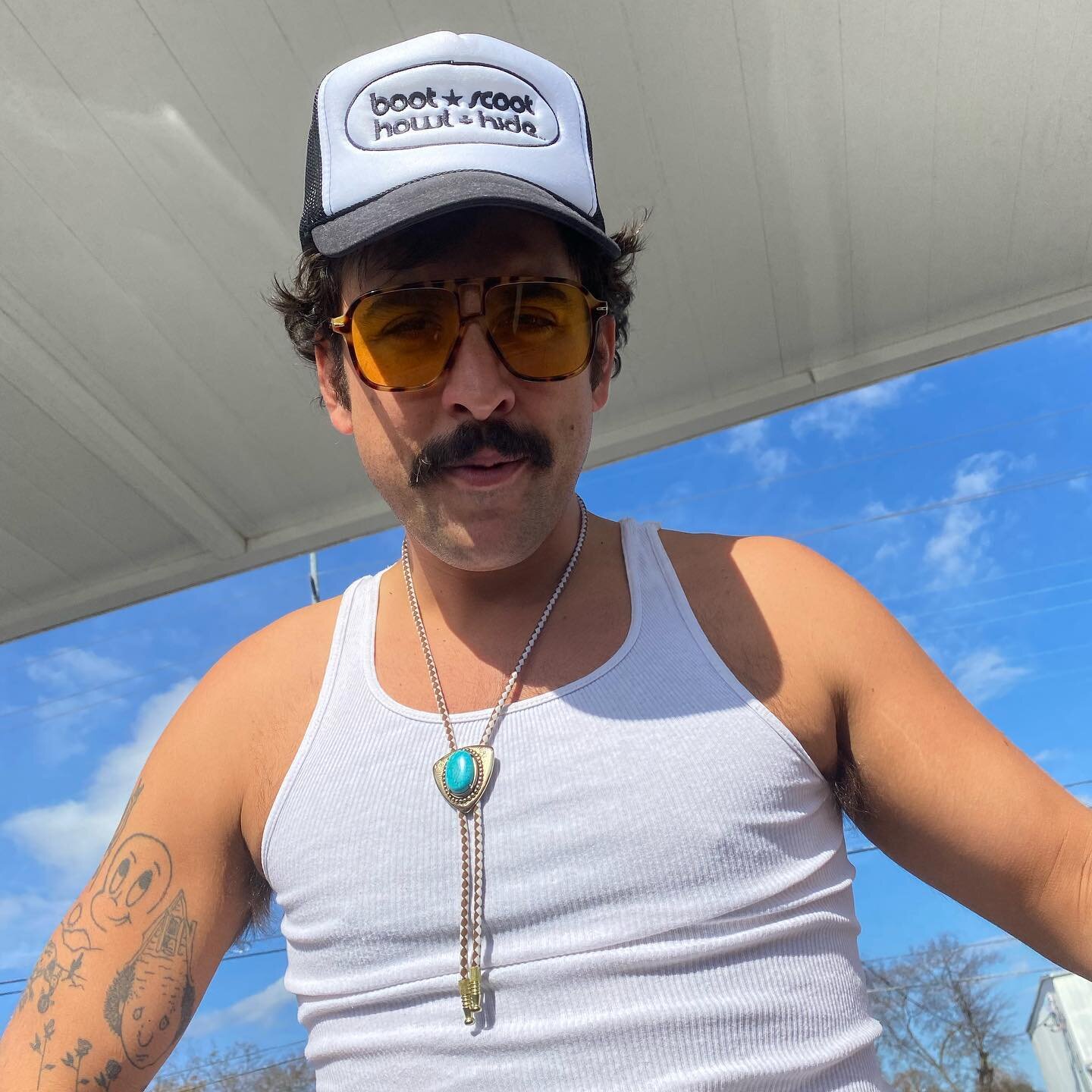 You&rsquo;re lost and looking for the interstate, with Hollywood written on your license plate. When this man walks up talking about how you gotta stop in and ask Miss Bell for some of her sweet tea. Wyd?

Tickets for @livenation tour w/ special gues