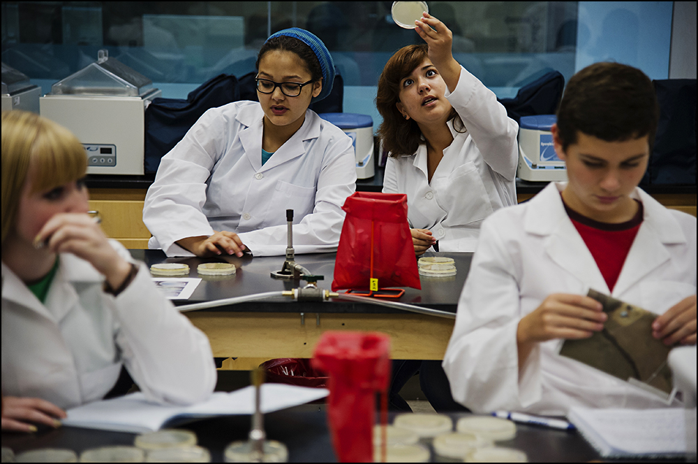  Gatton Academy juniors Whitney Heard, center left, from Bowling Green, Ky., and Esther Huggins, center right, from Elizabethtown, Ky., examine a petri dish while Frankie Baldwin, far left, a Gatton junior from Owensboro, Ky., and Jeremiah Wayne, far