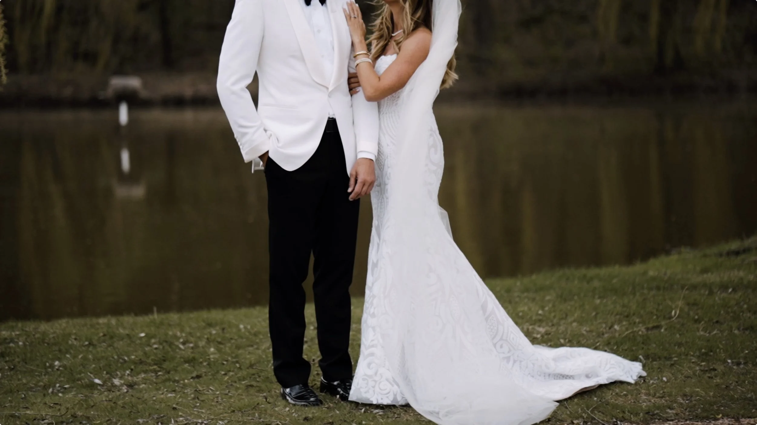 Kelly + David - Classy Spring Wedding at Woodhill Country Club