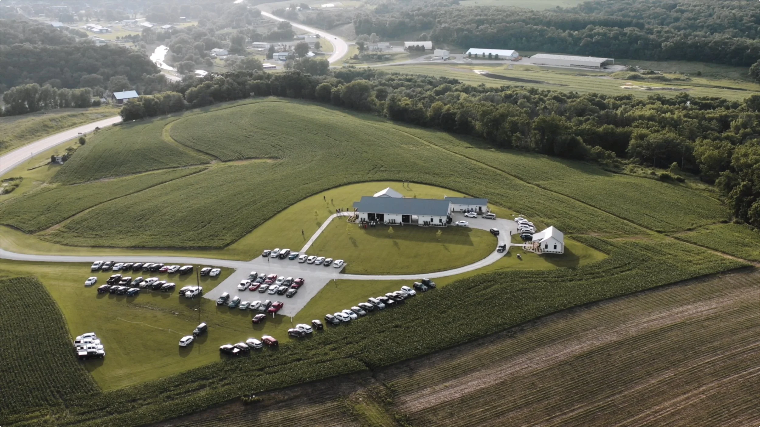 Lindsay + Tanner - Gorgeous Wedding at Serenity Hills in Southern Minnesota
