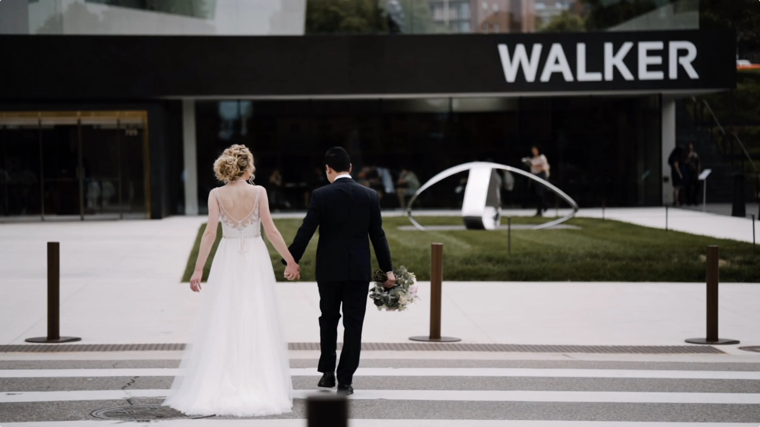 Chelsea + Aaron - Classy Minneapolis Wedding at The Walker Art Center