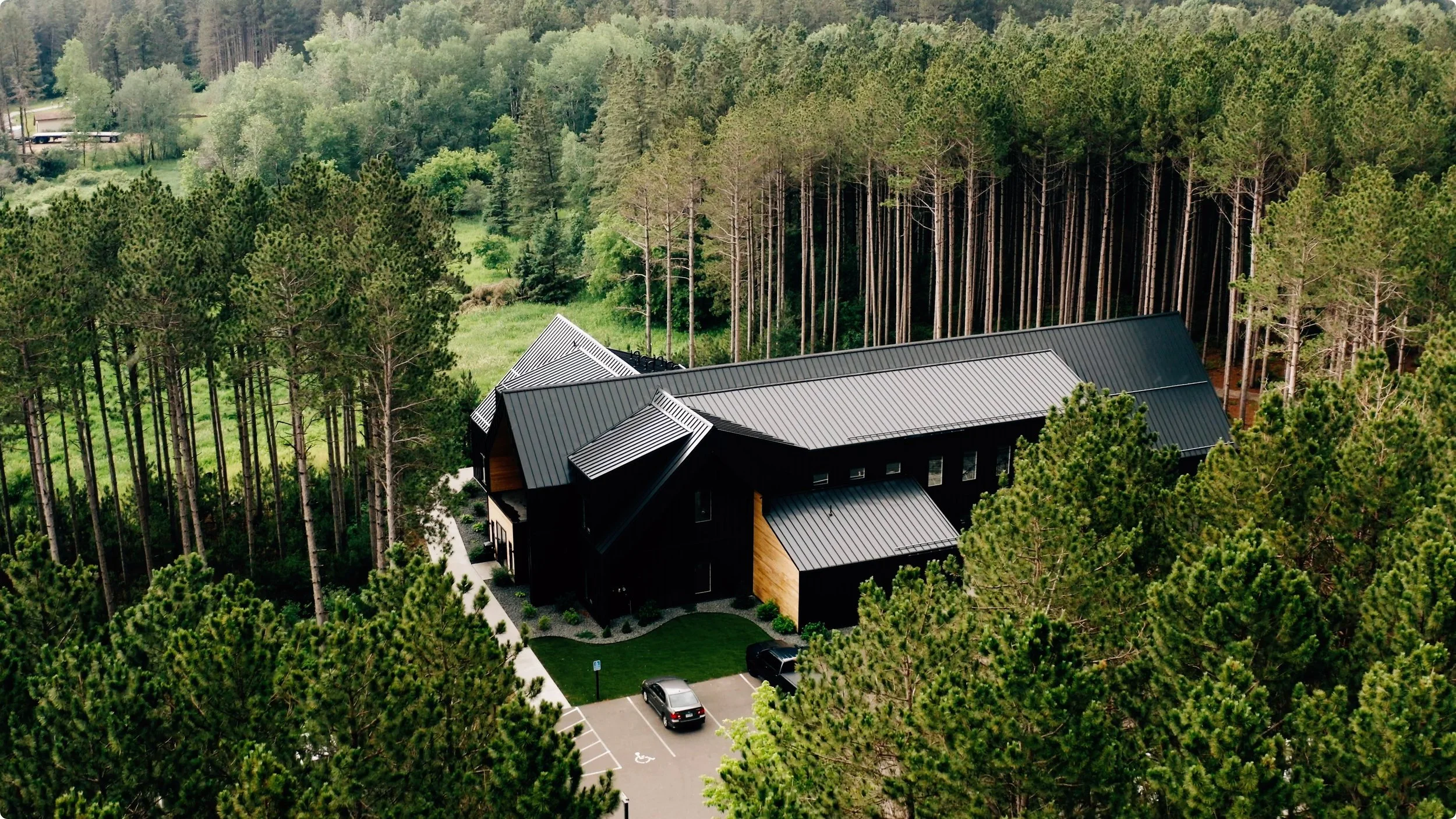 Jackie + Jordan - Awesome Pinewood Wedding