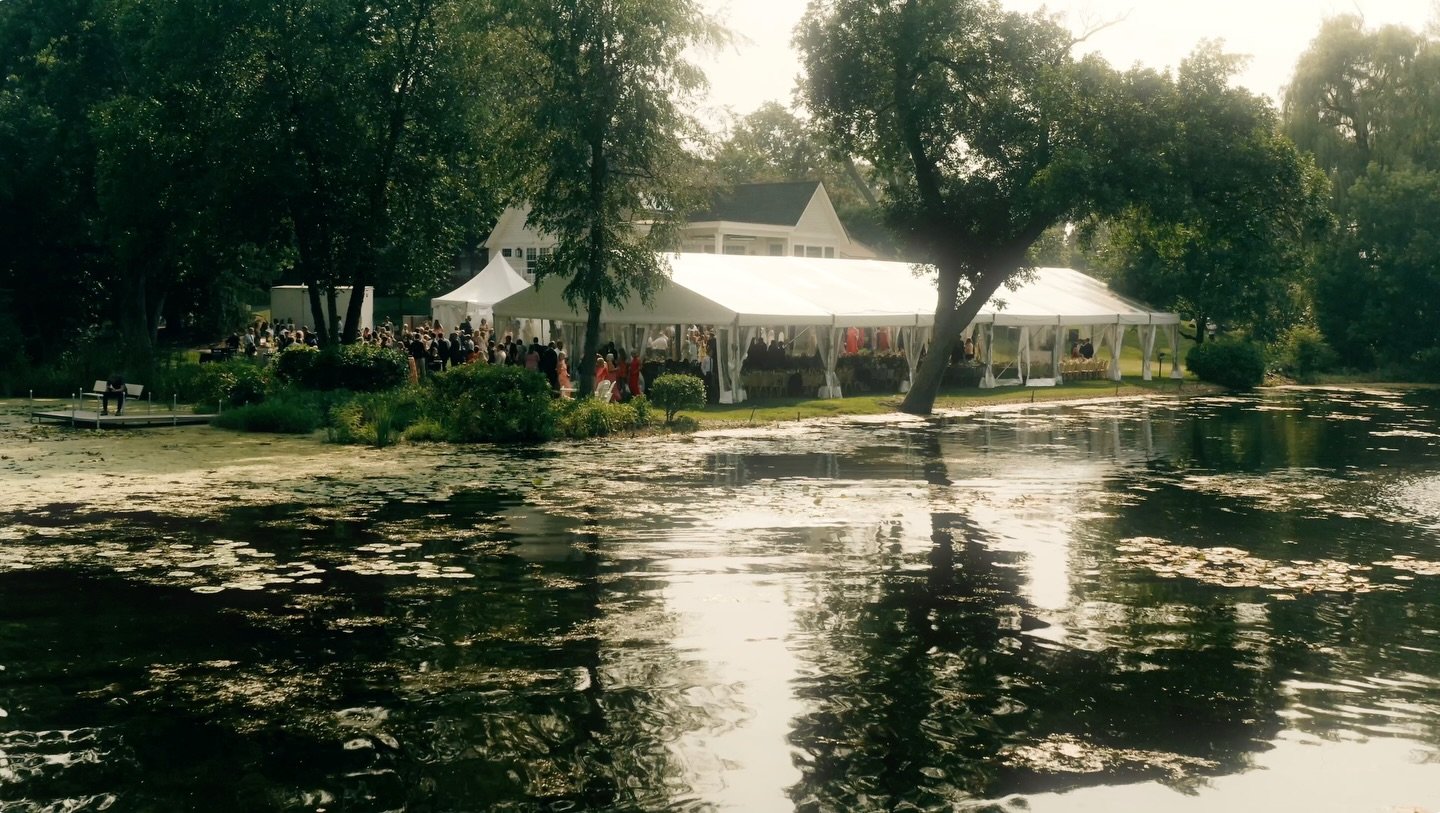 A perfect tent ⛺️ requires a perfect party 🎉 
.
Reception Venue | Private Residence ⁠
Planning + Design | @lainpalmplanning⁠
Photography | @hael.studio⁠
Videography | @olsen.media⁠
Catering | @chowgirlscatering⁠
Bar | @4liquidmotion ⁠
Floral | @play