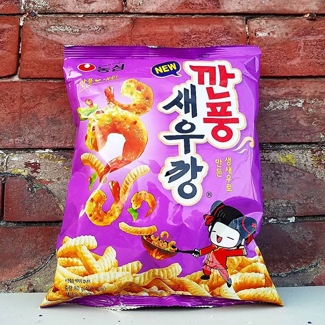 It's a real shrimp chip morning and I'm wide awake! As a fine purveyor of Shrimp Chip goods throughout Korea and the world, Nong Shim delivers a fantastic new flavor of sweet and sour spicy shrimpy crisps. Imagine lightly coated shrimp smothered in a