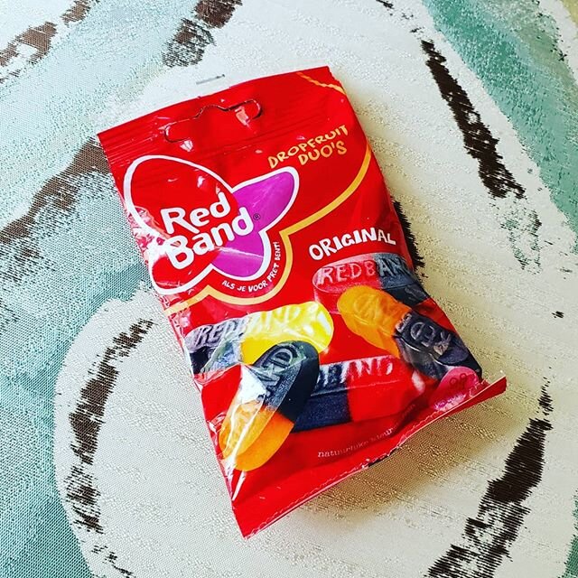 Hey, the Dutch love their licorice too and I can't blame them. Red Band makes Dropfruit Duo's, a strange creation that I kind of love. This candy is half fruit flavored, half licorice. Sounds way weirder than it tastes. Like a mildly bitter Swedish f
