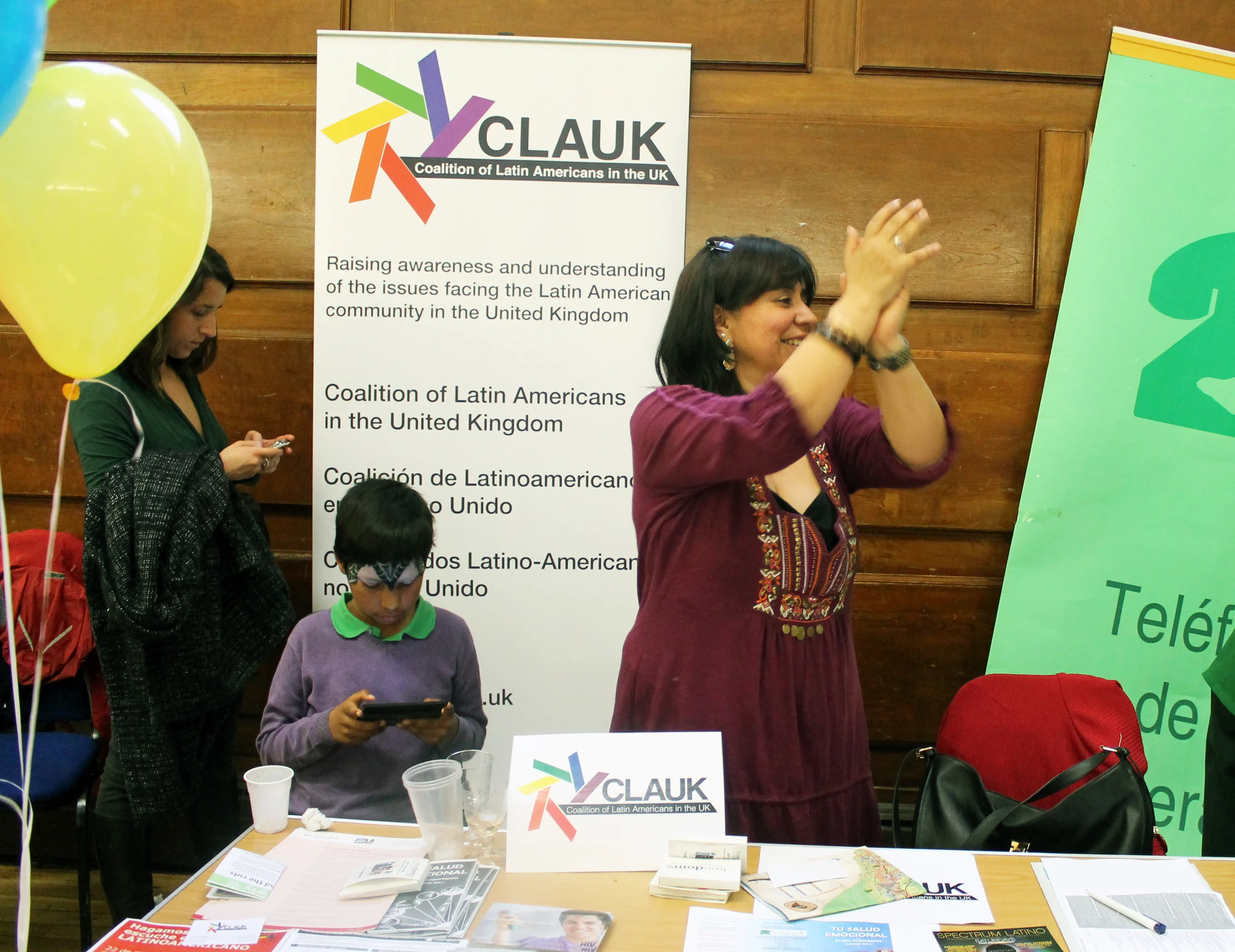 On the 10th of April 2014 , the official recognition of the Latin American community celebrated in the Town Hall of Lambeth, London. - Lambeth is a borough located in south London, in which 14% of Latin Americans live. The Coalition of Latin Americans in the UK, otherwise known as CLAUK was founded in 2011 as a coalition of 11 organisations that represent or work for the Latin American community. Some of these organisations include: the Latin American school of Artistic and Cultural Education (Esforal), the Indoamerican Refugee Migrant Organisation (IRMO), the Ecuadorian Movement in the UK (MERU), Latin American House, the Latin American Disabled People’s Project (LADPP), the Latin American Women’s Aid (LAWA), the Latin American Women’s Rights Service (Lawrs), the Latin Support Group (LSP), Naz Latin, Ecuadorian House and the Telephone of Hope UK. These organisations have come together to develop campaigns with the aim of achieving official recognition of the Latin American community as an ethnic minority in the UK. - "Latin Americans have been making their home in Lambeth for some time, building communities and contributing to the borough. As a cooperative council, we want to work closely with all our communities to understand their needs and support them in achieving their aspiration" Cllor. Lorna Campbell.
