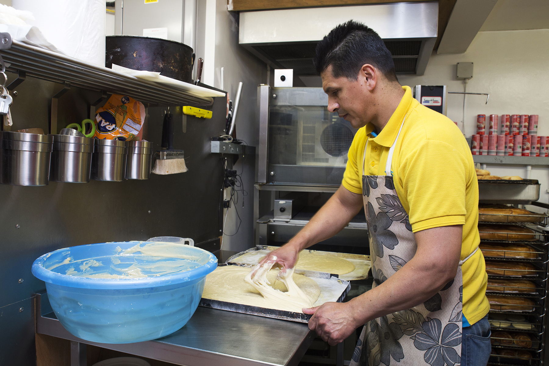 Oscar , Colombian baker from La Calenita bakery, Eagles Yard, Arch 143, Elephant and Castle-©ingridguyon2015