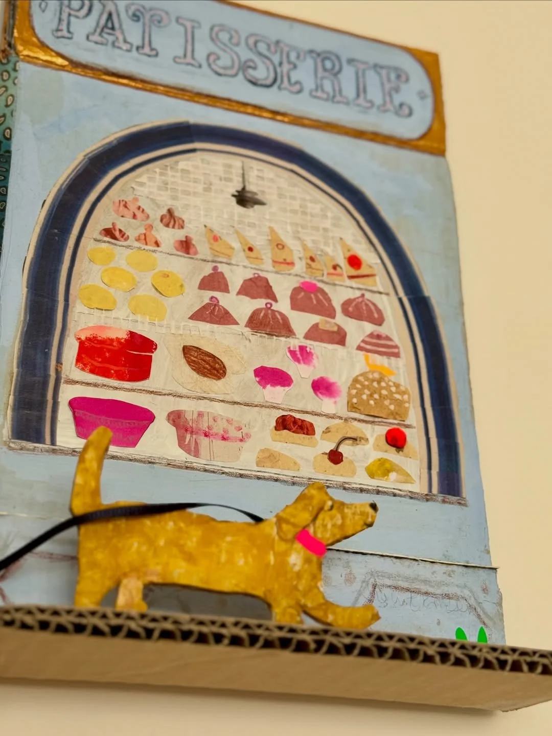 Looking at the boulangerie-pâtisserie 👀🥐🥖🍰🐕👦🏽...#bcbf26 #kidlitartist #picturebookartist  copy.jpg