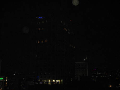 An odd Thing about this picture: When we came into the apartment we stayed at in LA, one of the girls living there said “Just to let you know, its common knowledge that this apartment is haunted. A couple people jumped off the ledge here”…