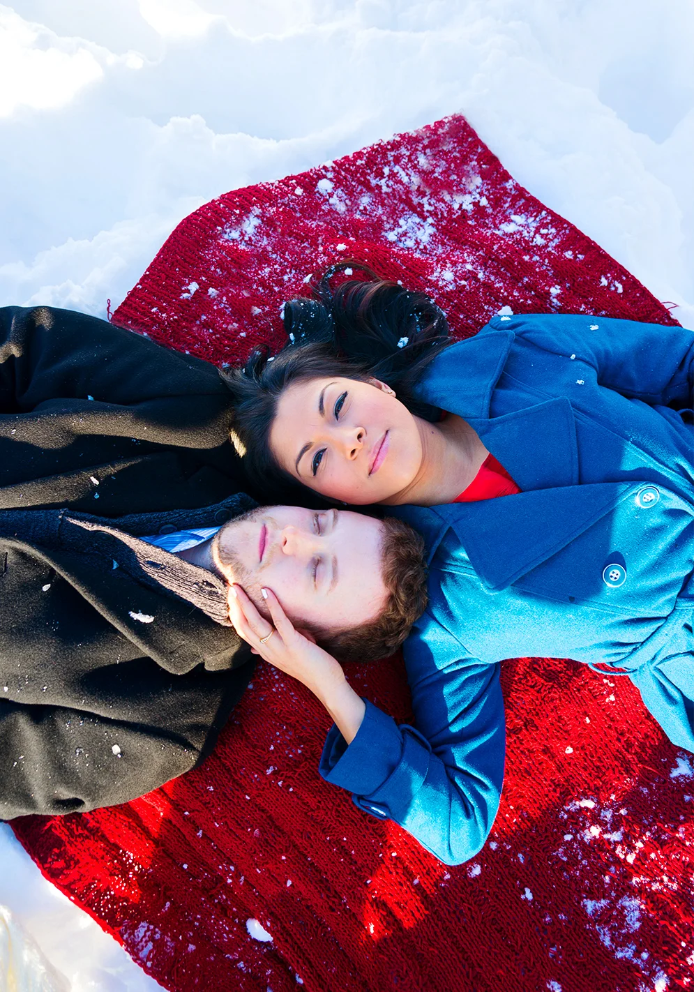 Snowy engagement session at Woodlawn Manor
