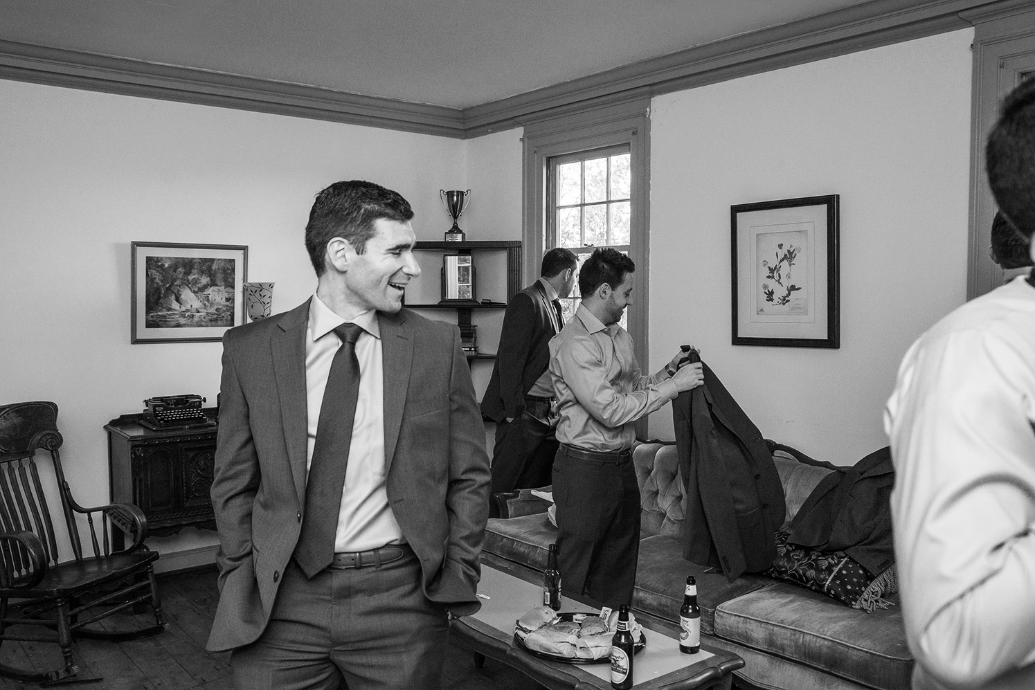 Groom getting ready suite wedding photos at Rosedale Manor Greenwell 