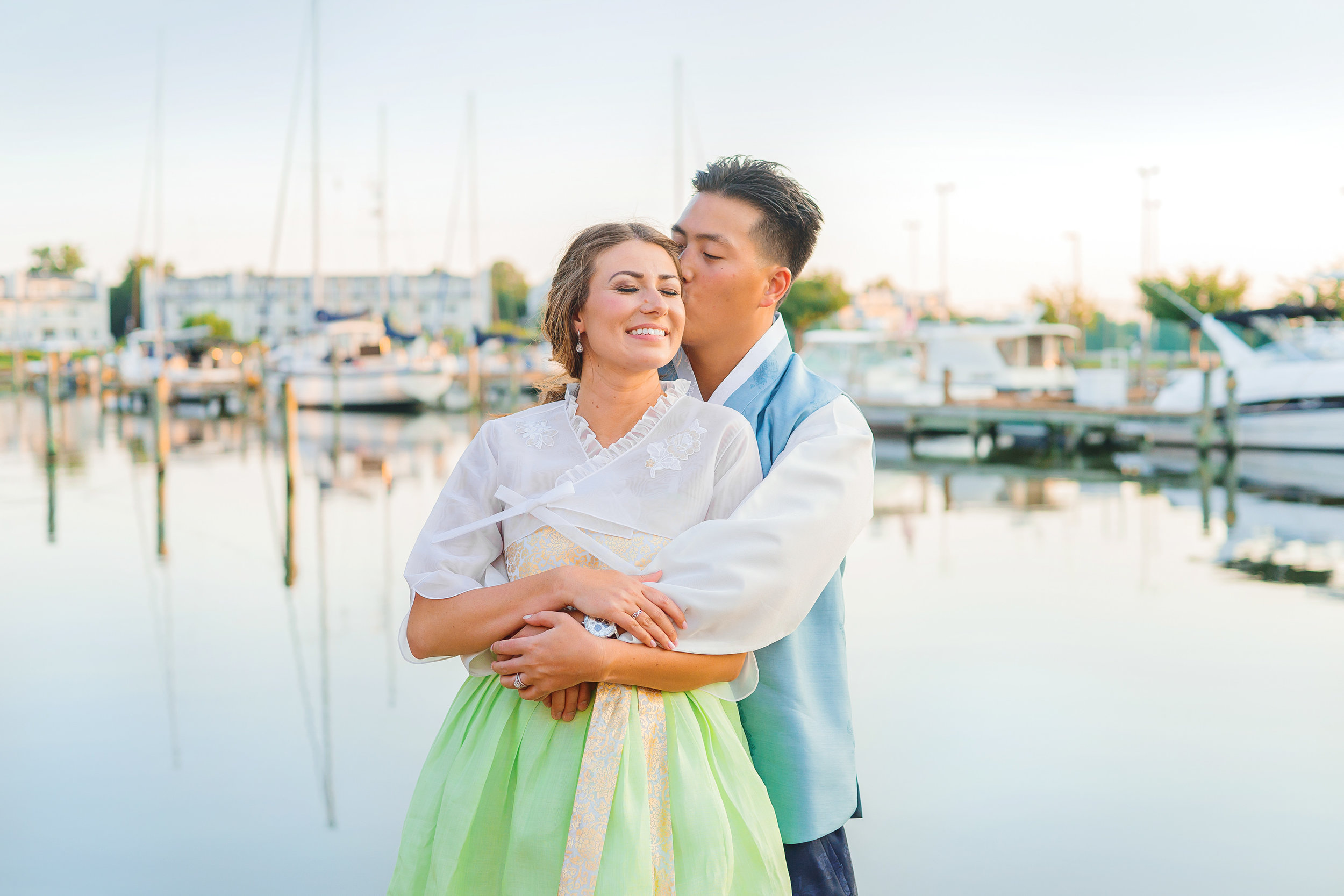 Waterfront sunset wedding in Annapolis by Jessica Nazarova