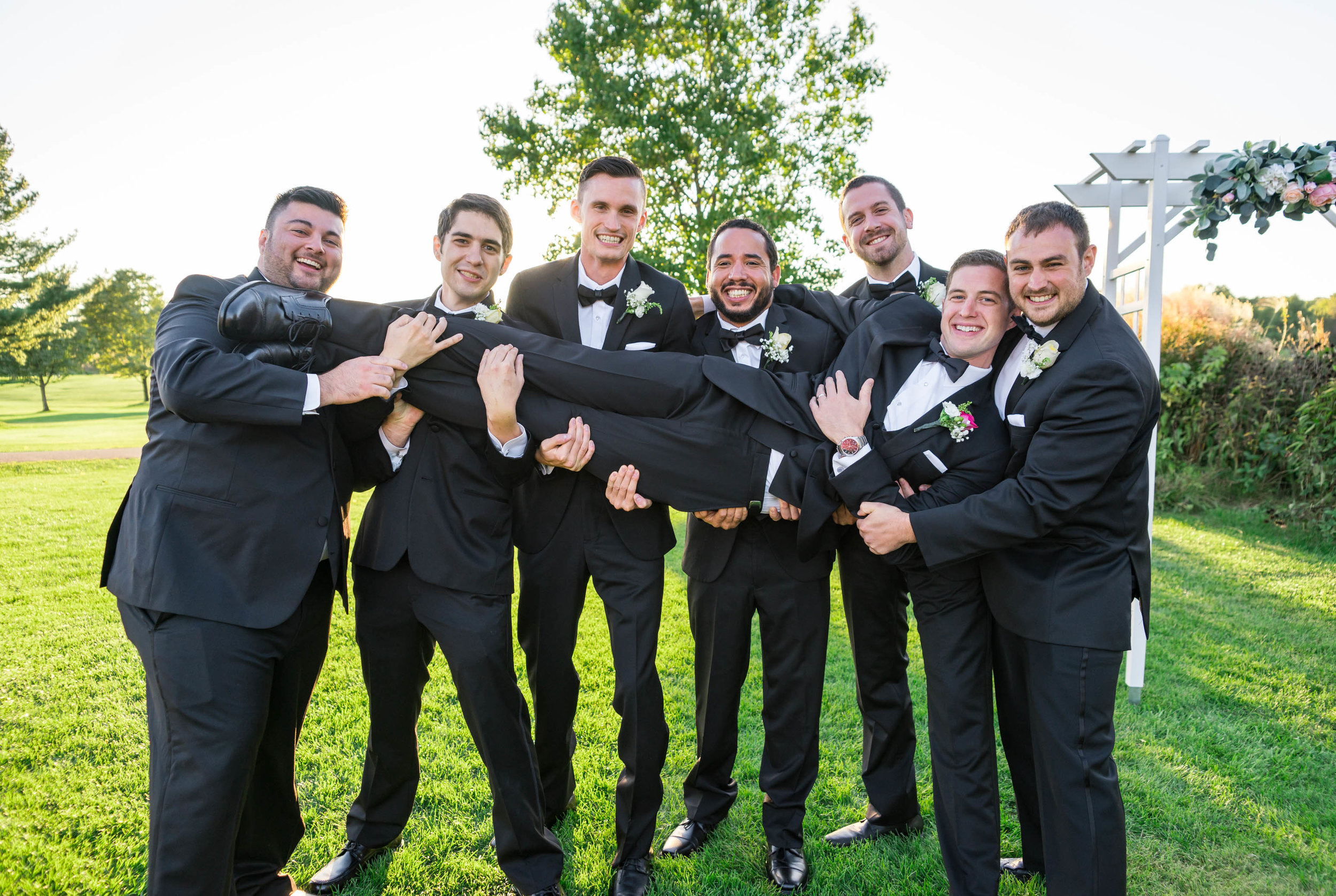 Funny groomsmen photo in washington dc 