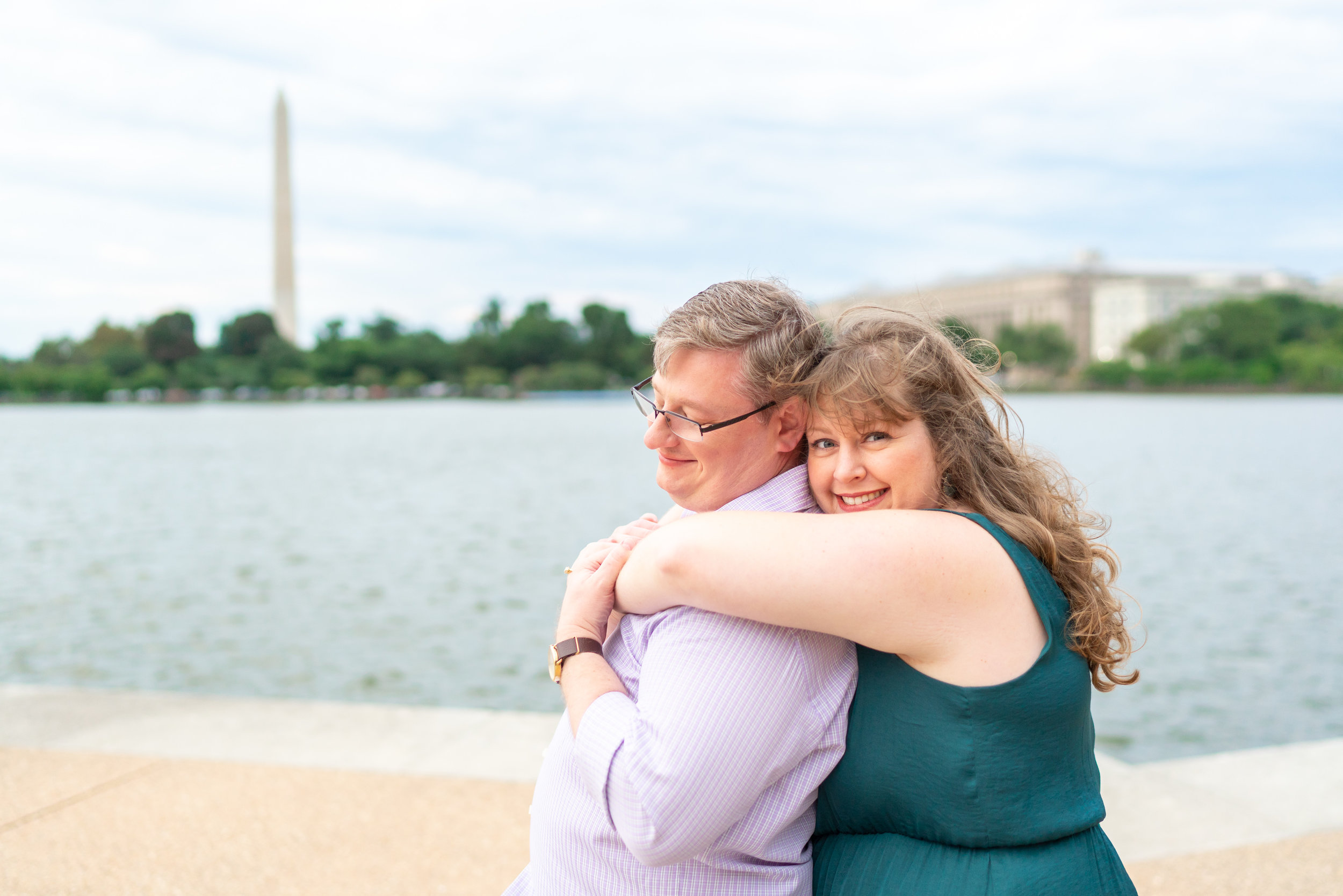 Engagement photos at the foot of the Jefferson memorial
