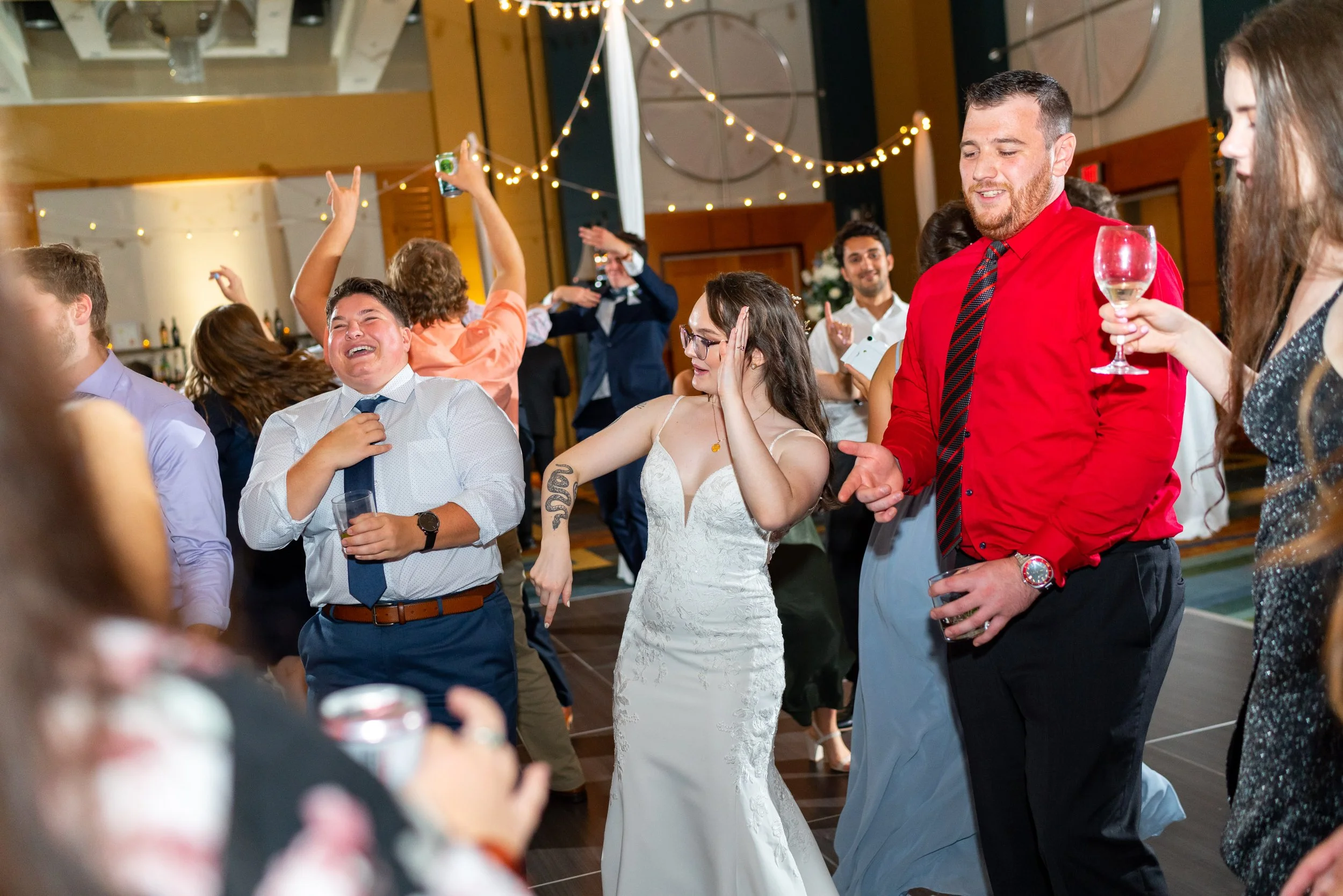 Fun wedding photographer in maryland and virginia area