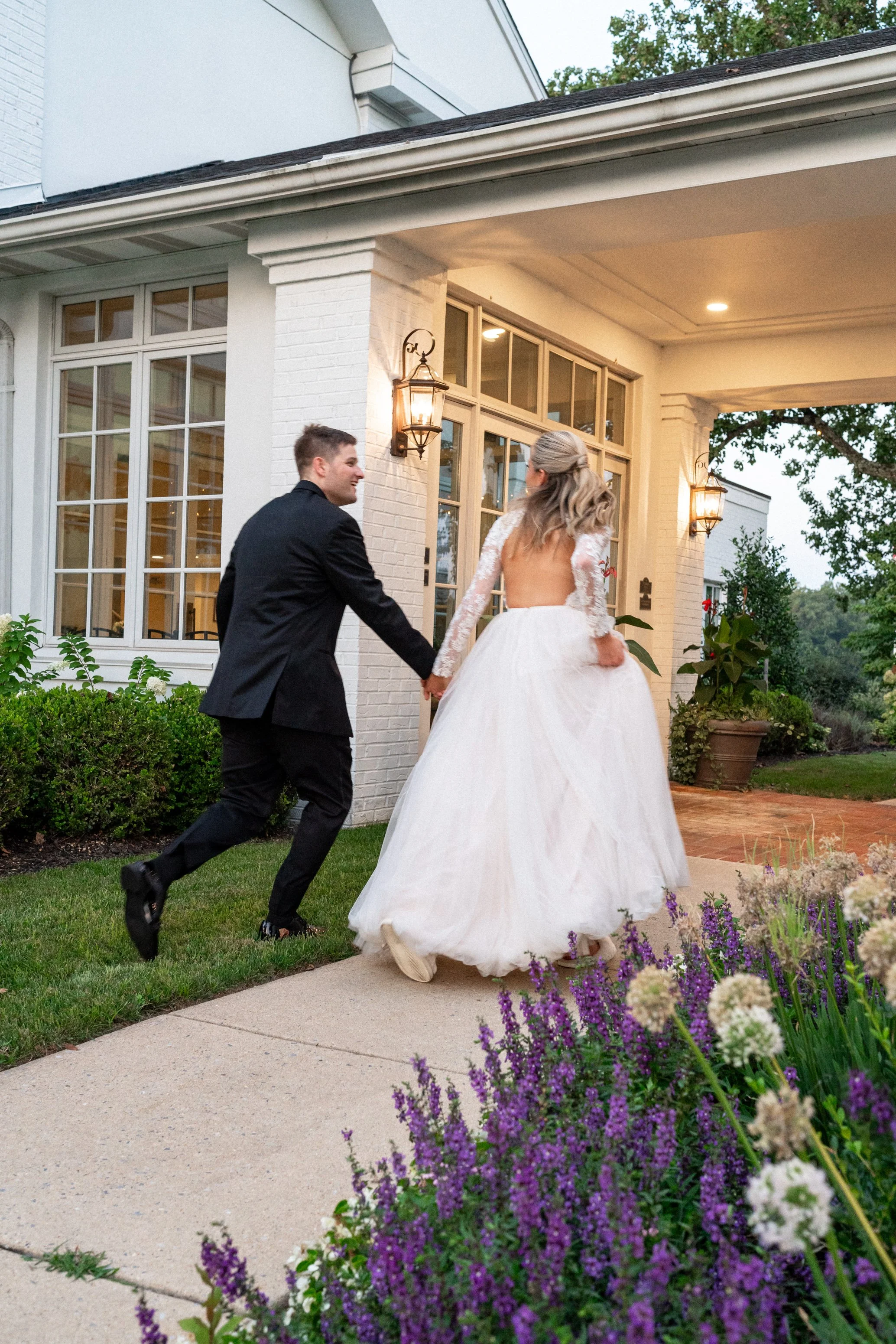 bride and groom running in sunset portraits golden hour at manor country club