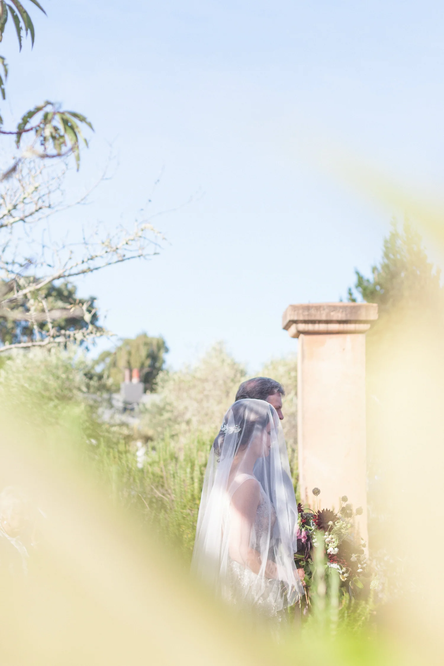 Bride wearing a gorgeous wedding veil
