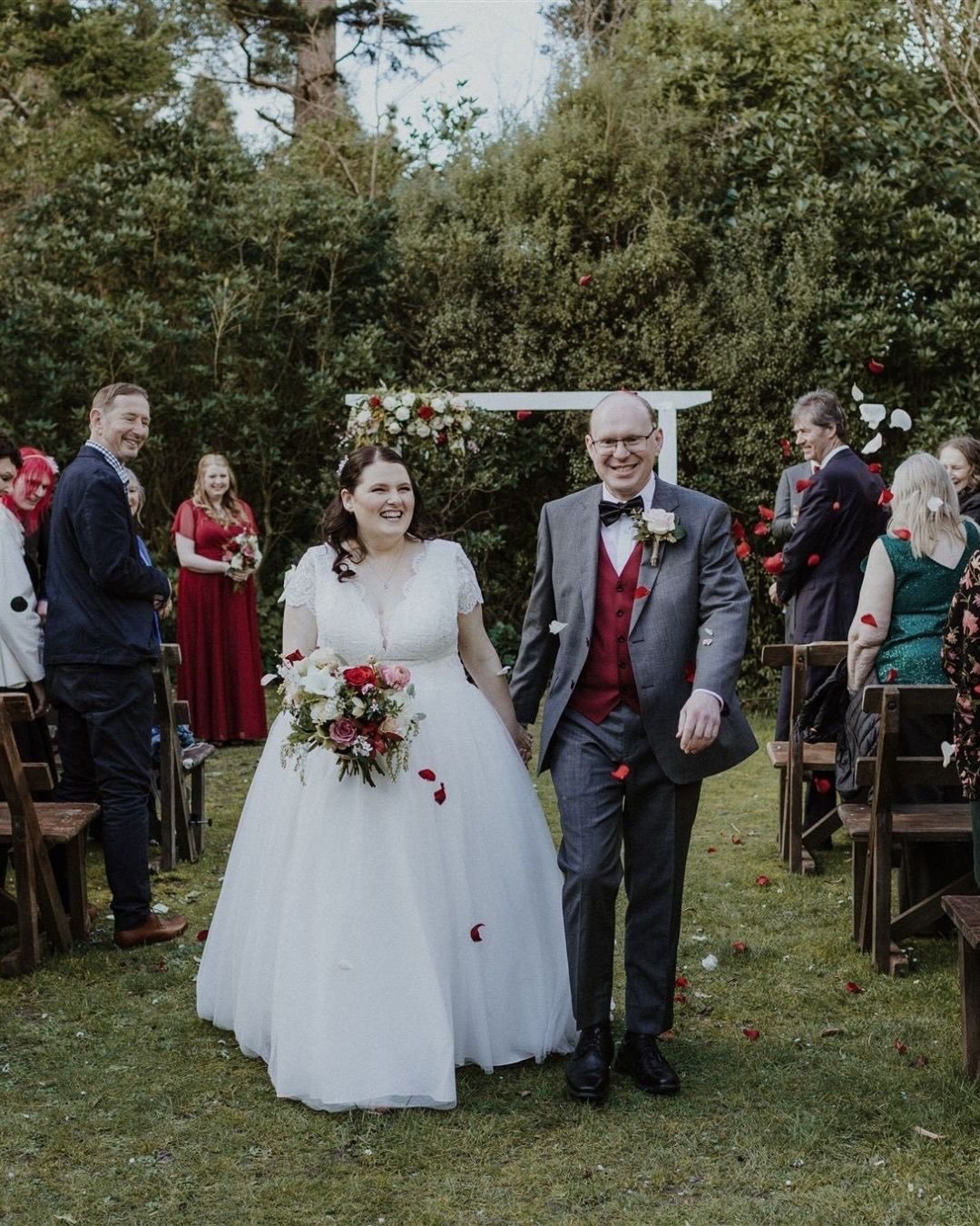 Core memories from Jess and Vaughan&rsquo;s wedding day 🥹
⠀⠀⠀⠀⠀⠀⠀⠀⠀
Venue - @tarurekaestate 
Photography - @jaymee_photography 
Filmography - @traveller.video 
Hair - @dollhousedo 
Makeup by @jaymiejarvis.makeupartist 
MCing by @fibeckercelebrant 
F