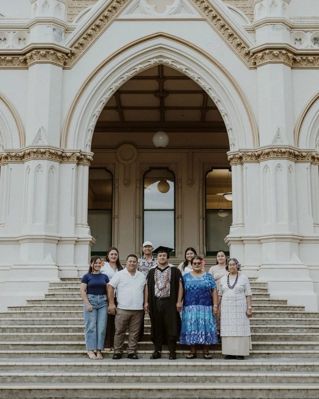Graduation day portraits! A very special day for Tuupo and his family. 🎓 

This location is Parliament grounds which has lots of variety and semi sheltered areas out of the rain, which is perfect for time sensitive photo shoots which can&rsquo;t be 