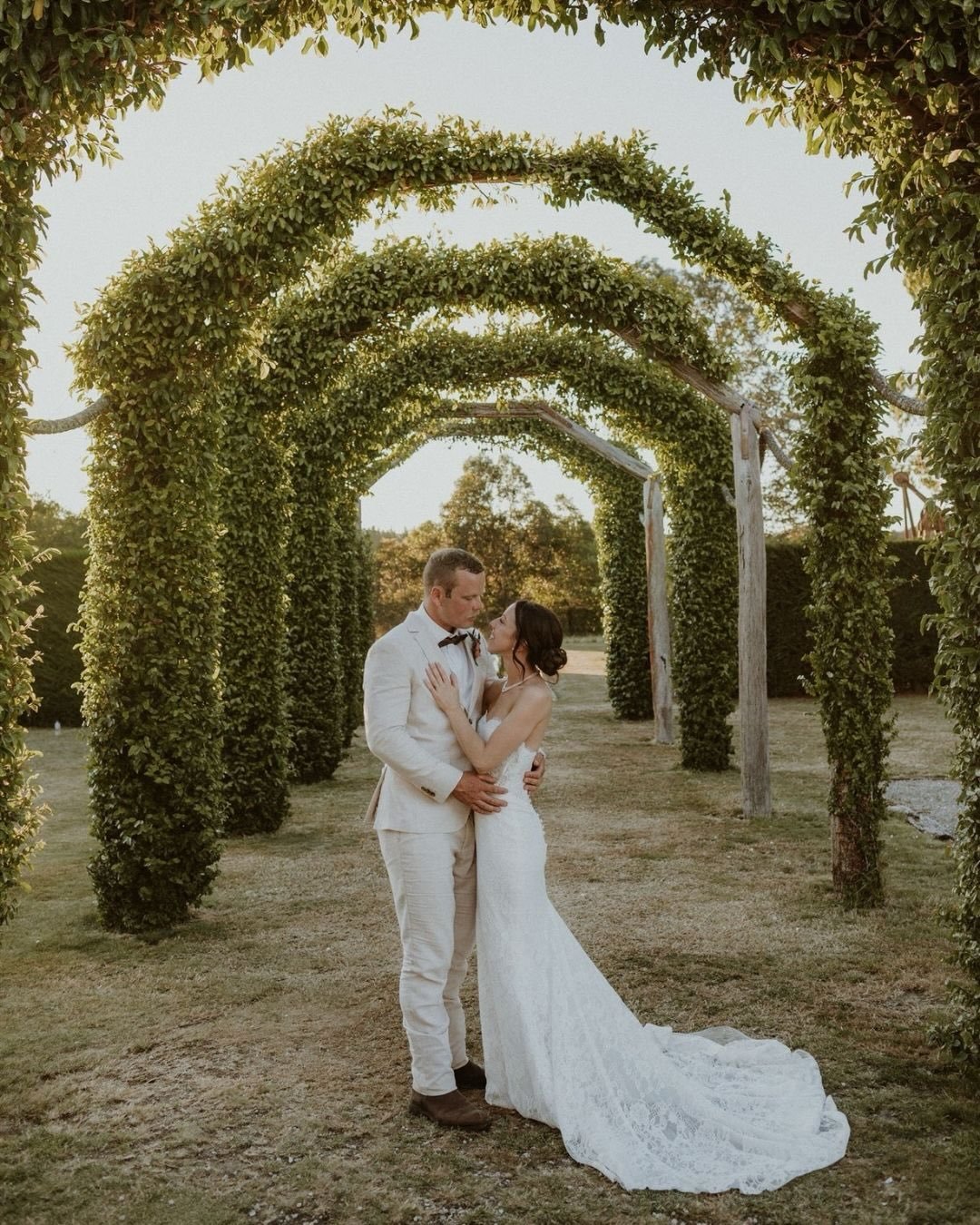 1 year ago ❤️ Happy wedding anniversary @katiesaywell and @nicobutler1. Forever remembering the most iconic Bride&rsquo;s ceremony entrance via horse and cart! 😍🐴

Venue: @martinboroughtreechurch