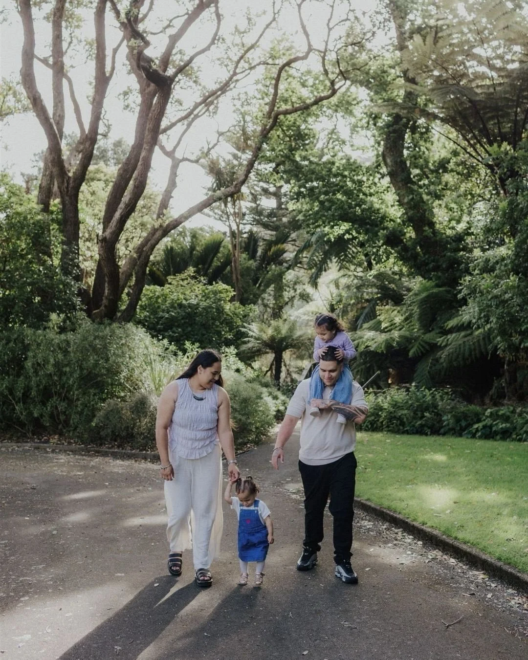 In this stage of life where it&rsquo;s cool to be on Dad&rsquo;s shoulders and fun to pick flower petals. One day this will be &ldquo;remember when&rdquo; 📷🌱
⠀⠀⠀⠀⠀⠀⠀⠀⠀
Family sessions will soon be available to book on weekends again once weddings s