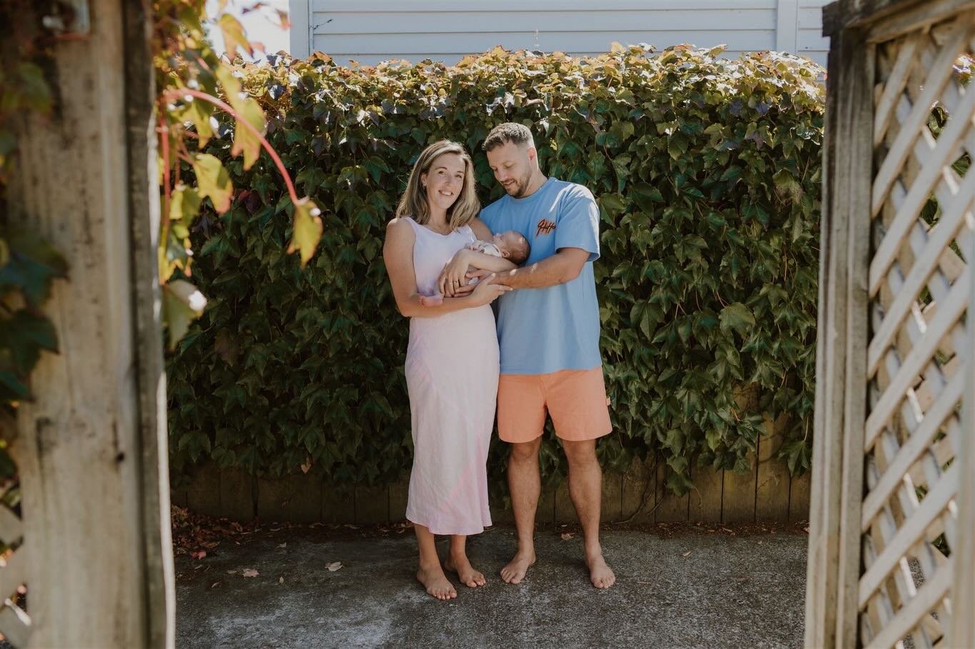 Newborn photos - but make them feel like home in the summer time. ☀️🏡