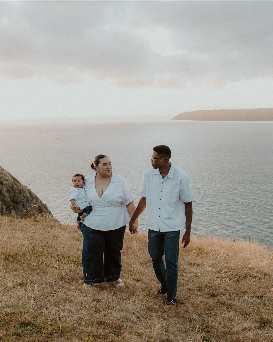 Capturing some very special moments for this beautiful family 🥰

This location is Whitireia Park which is one of the best spots for sunset photos in Wellington! 

I&rsquo;ve got one space left this month for photos on the 23rd March, if anyone wants