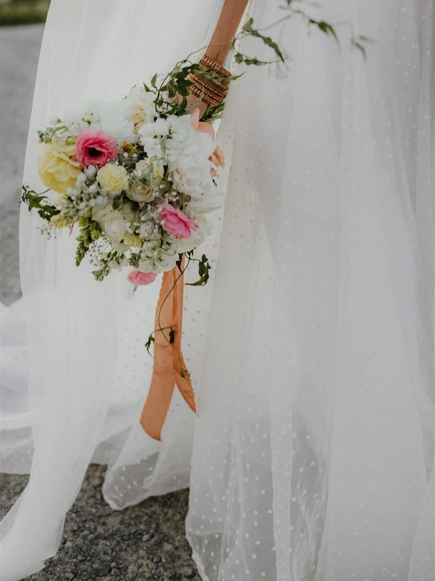 Easter long weekend check list included 
⠀⠀⠀⠀⠀⠀⠀⠀⠀
✔️ gym and a run 🏃&zwj;♀️
✔️ two portrait sessions 📷
✔️ watched the Hannah Montana reunion with my gal friends 🎤
✔️ watched karl&rsquo;s band practice 🎸
✔️ cleaned out my wardrobe like i was Mari