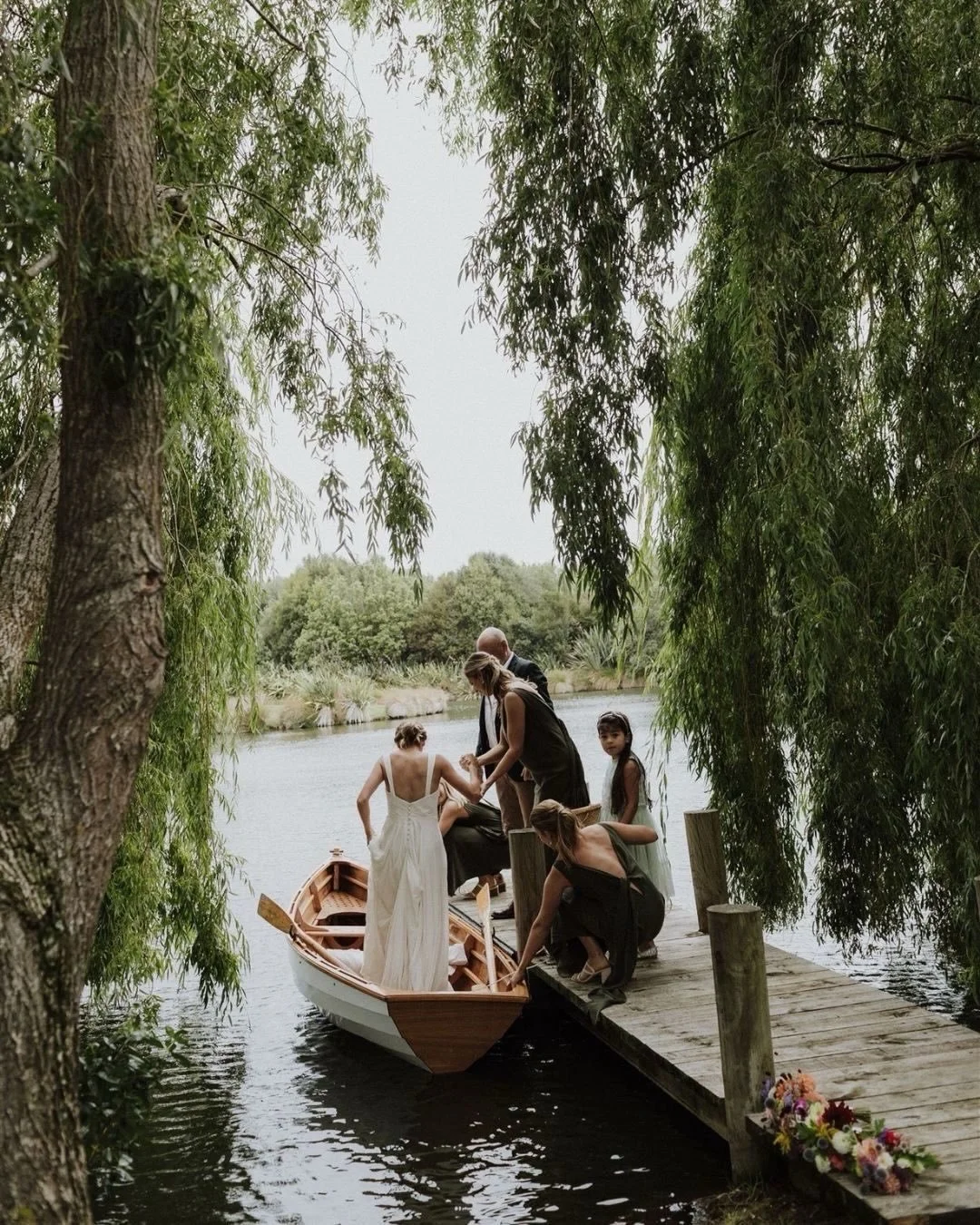 POV the Bride enters the ceremony via boat. 😍👏🏼🛶