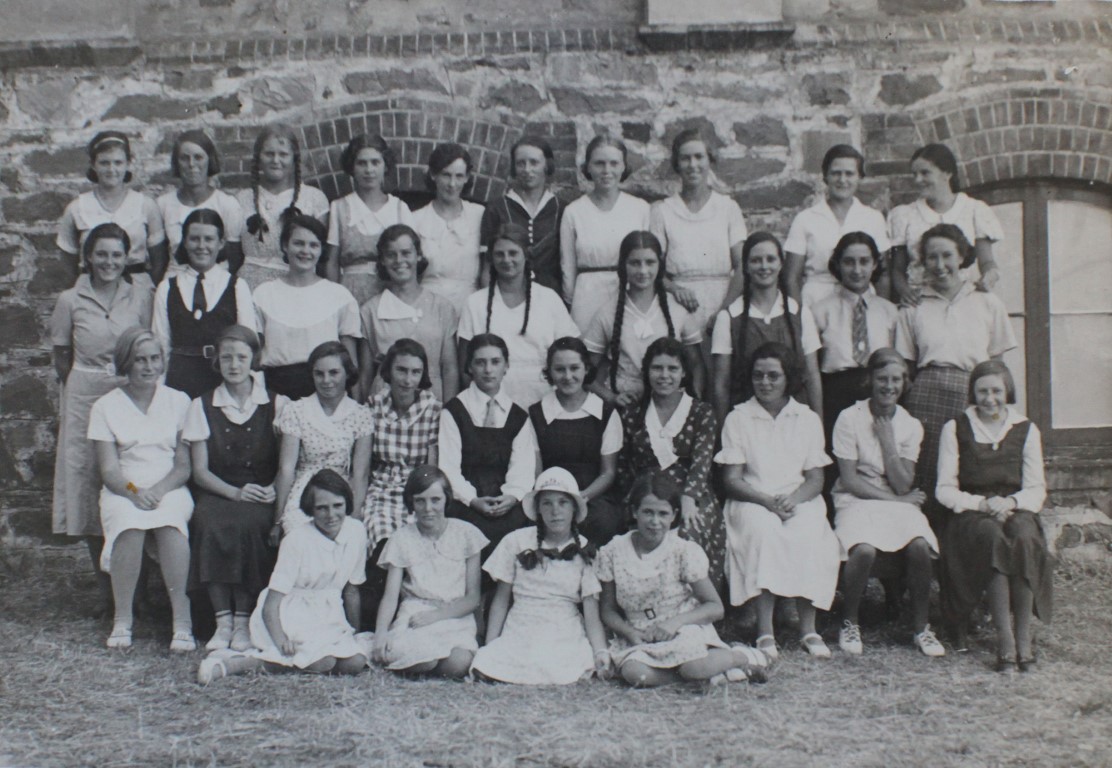 1934 girls (Medium).jpg