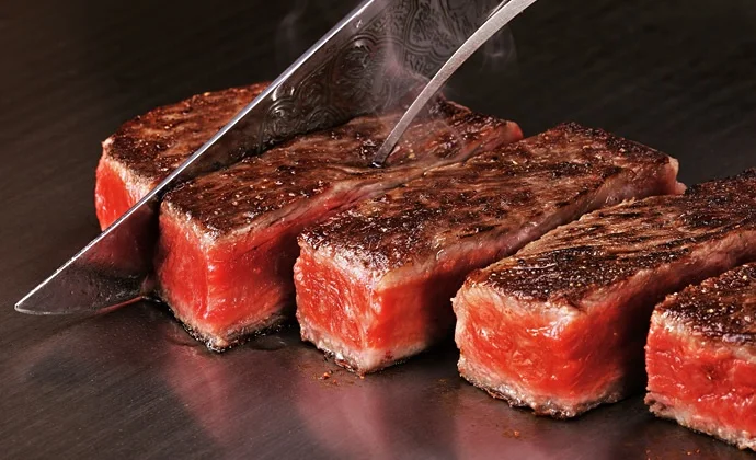 Kött som mer än väl förtjänar en stjärna i Guide Michelin. Ukai-tei heter krogkedjan.Foto: Ukai-tei