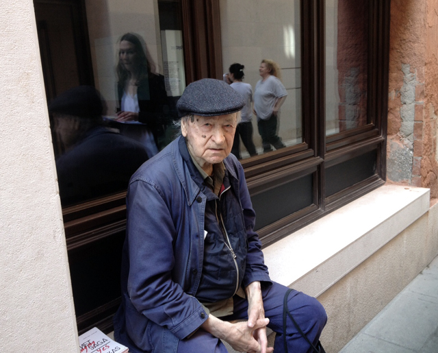 Jonas Mekas outside Spazio Ridotto, Venice. Photo: Nina Strand