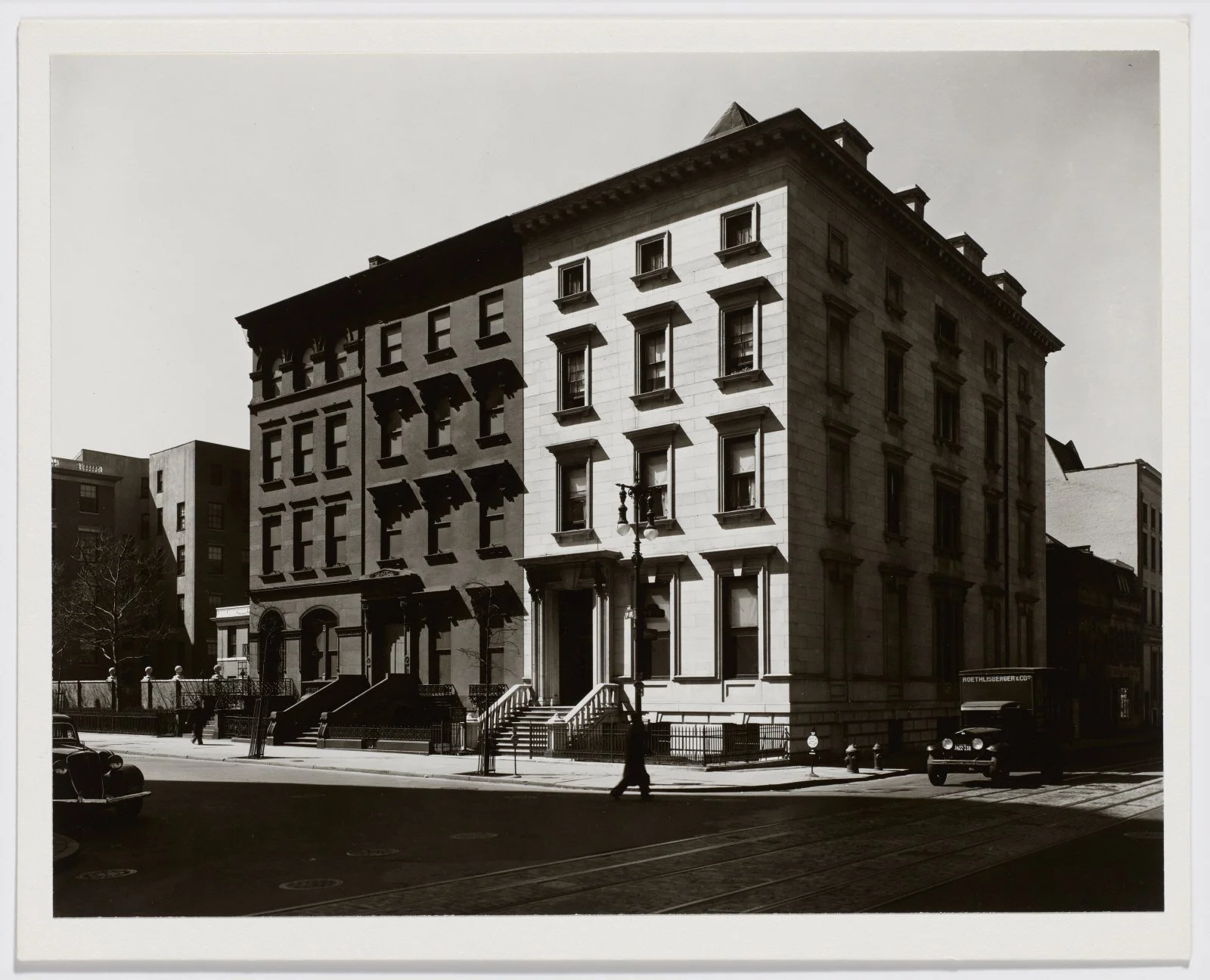Berenice Abbott, Fifth Avenue, nos. 4,6,8, New York, 1936, printed 1982, Gelatin silver print. Gift of A&M Penn Photography Foundation by Arthur Stephen Penn and Paul Katz, 2007. The Clark Art Institute, 2007.
