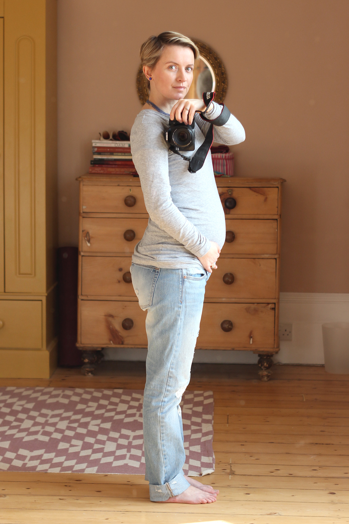 22 weeks Pregnant - Photo by The Fox in the Attic