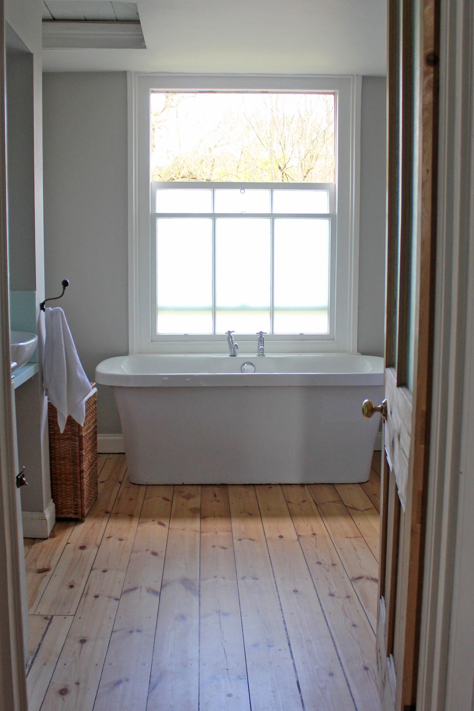 The Family Bathroom. I love this space, but hate everything in it. I'm looking forward to replacing the bath with a cast iron roll top bath, and a sink and shower that is more in keeping with the house. Now just to get some more money! 