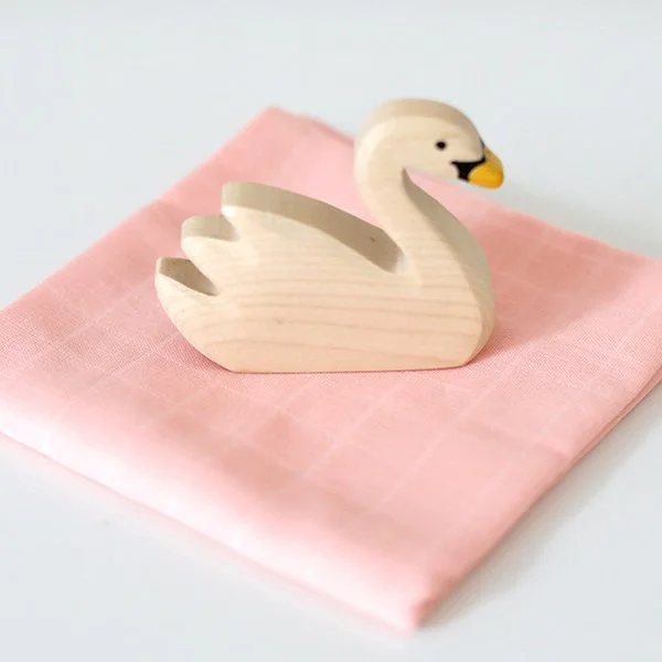 pillowfort swan head