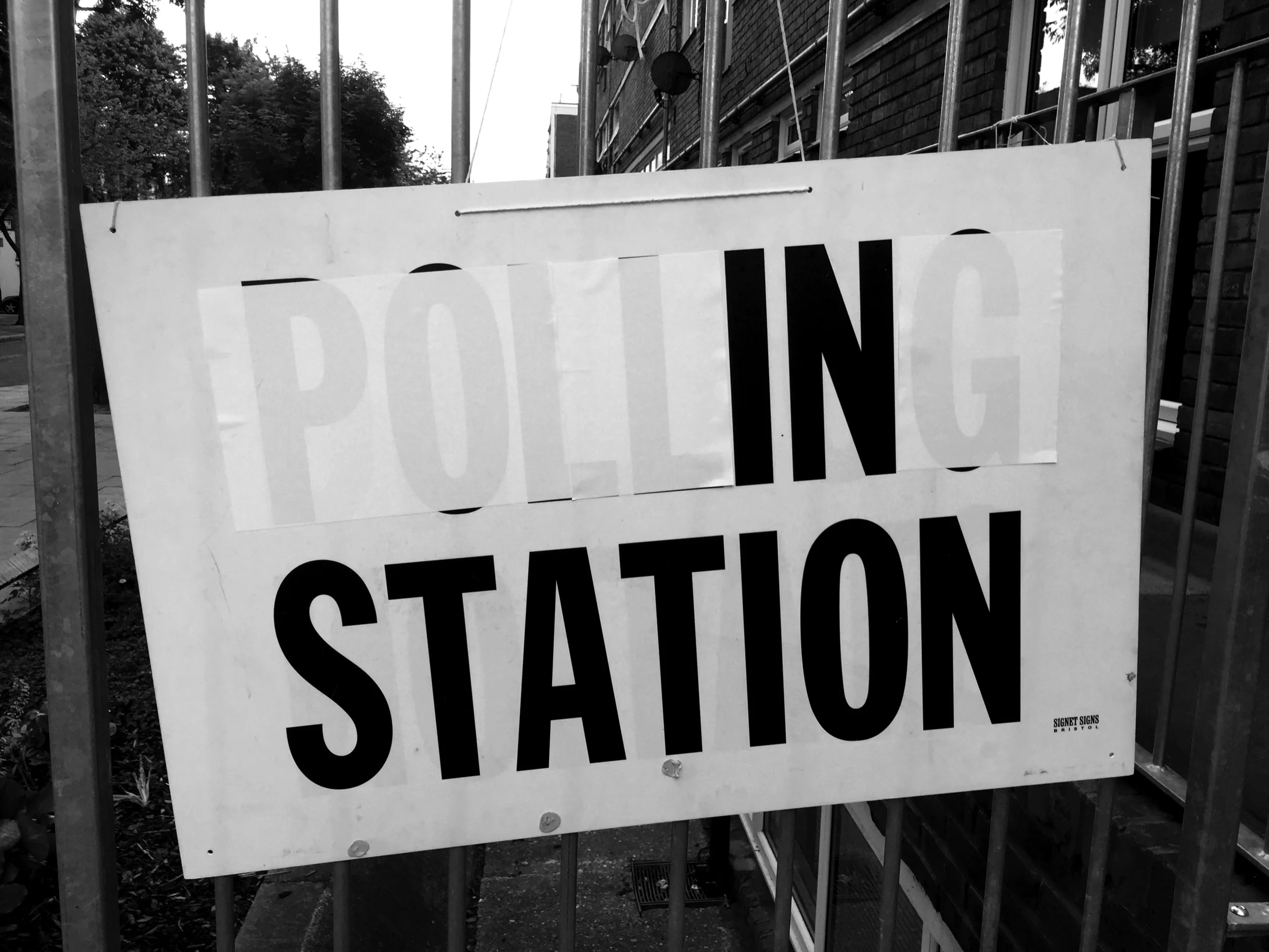 EU REFERENDUM \ POLLING STATION \ CALEDONIAN ROAD \ 23.6.2K16 #PUNKLONDON SNUFF CREATIVE 2016 #NOTESFROMUNDERGROUND