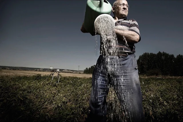from http://www.fubiz.net/wp-content/uploads/2014/10/Environment_and_me_2014_5.jpeg