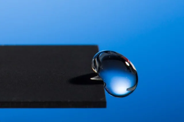 from http://www.fubiz.net/2015/01/28/water-bounce-on-hydrophobic-metal