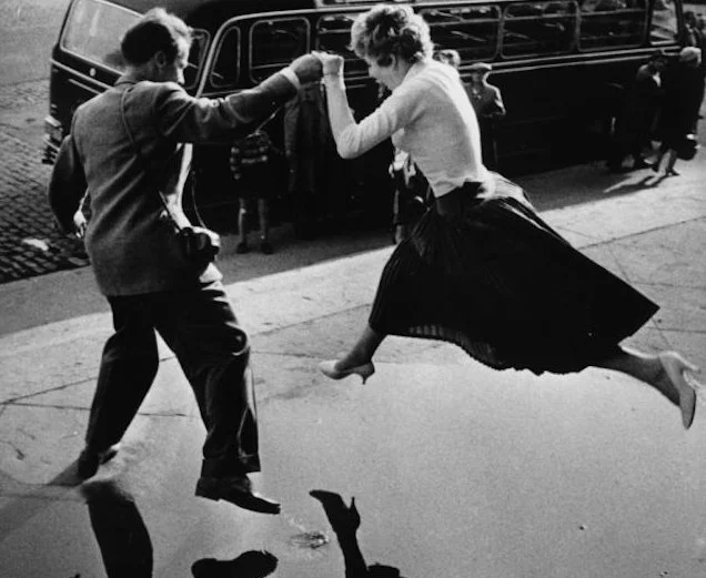 By Louis Faurer.